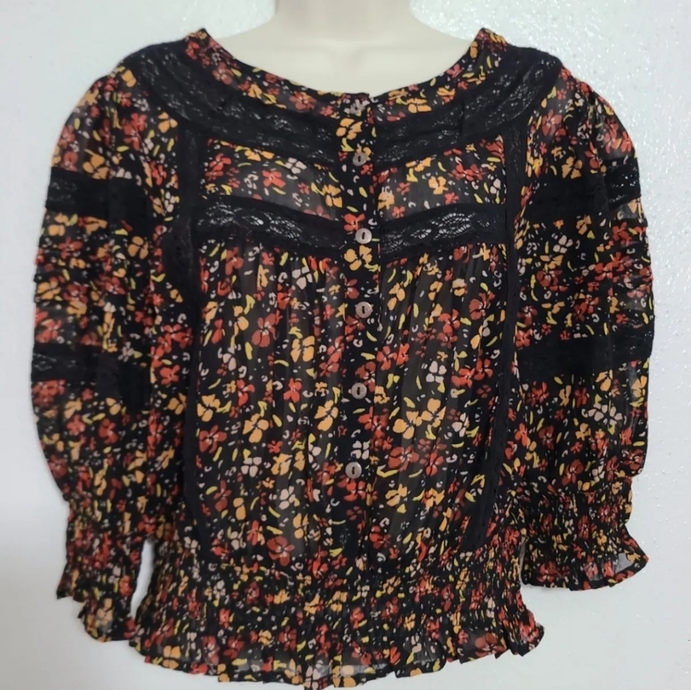Patrons of peace Boho cropped black and floral blouse Top 3/4 sleeve Medium